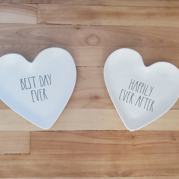 Pair of heart shaped plates - Picture 1 of 5